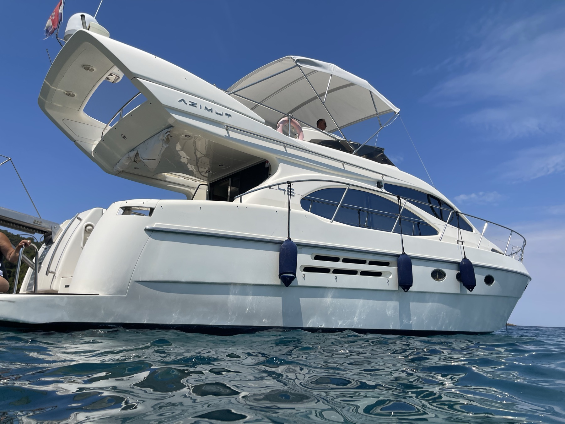 Azimut 46 Flybridge vor Anker